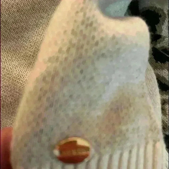 NWOT Guess Sweater - Picture 4 of 6